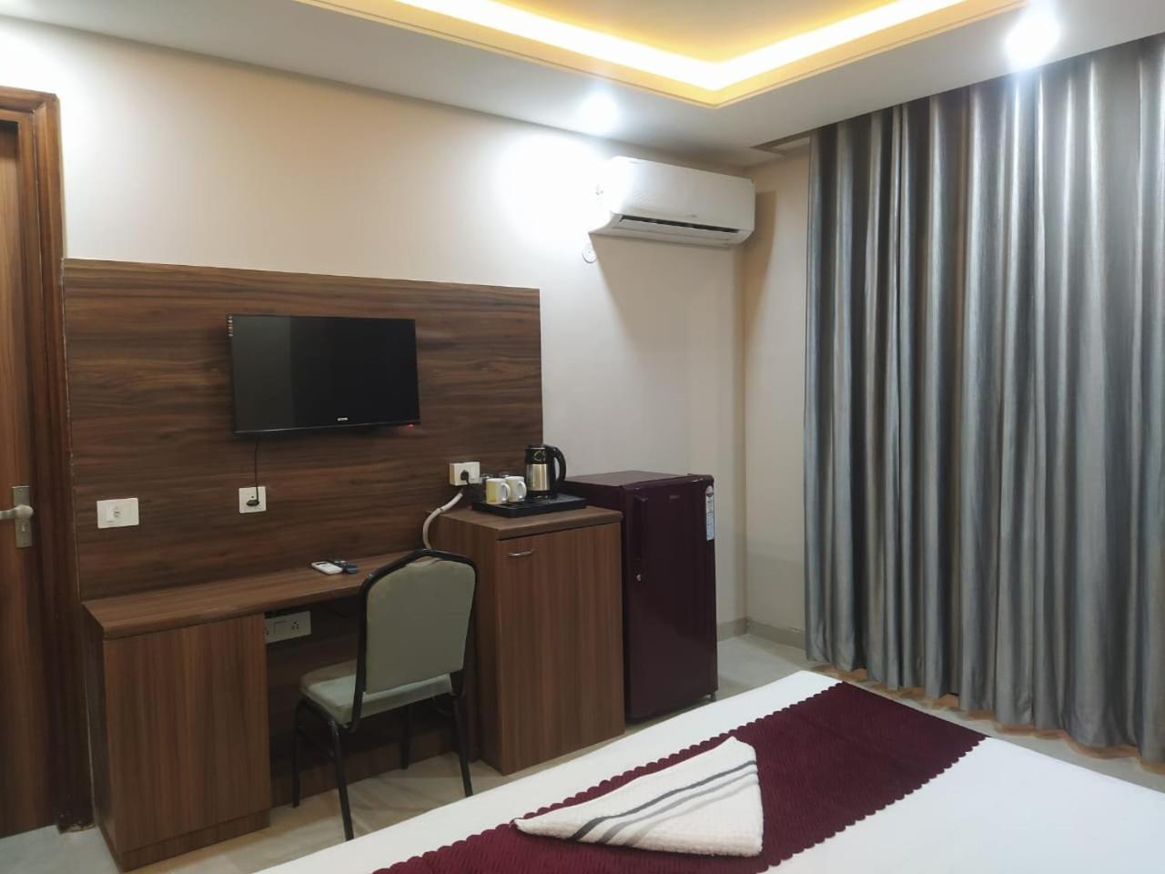 Limewood Stay - Near Golf Course Road Gurgaon Eksteriør billede