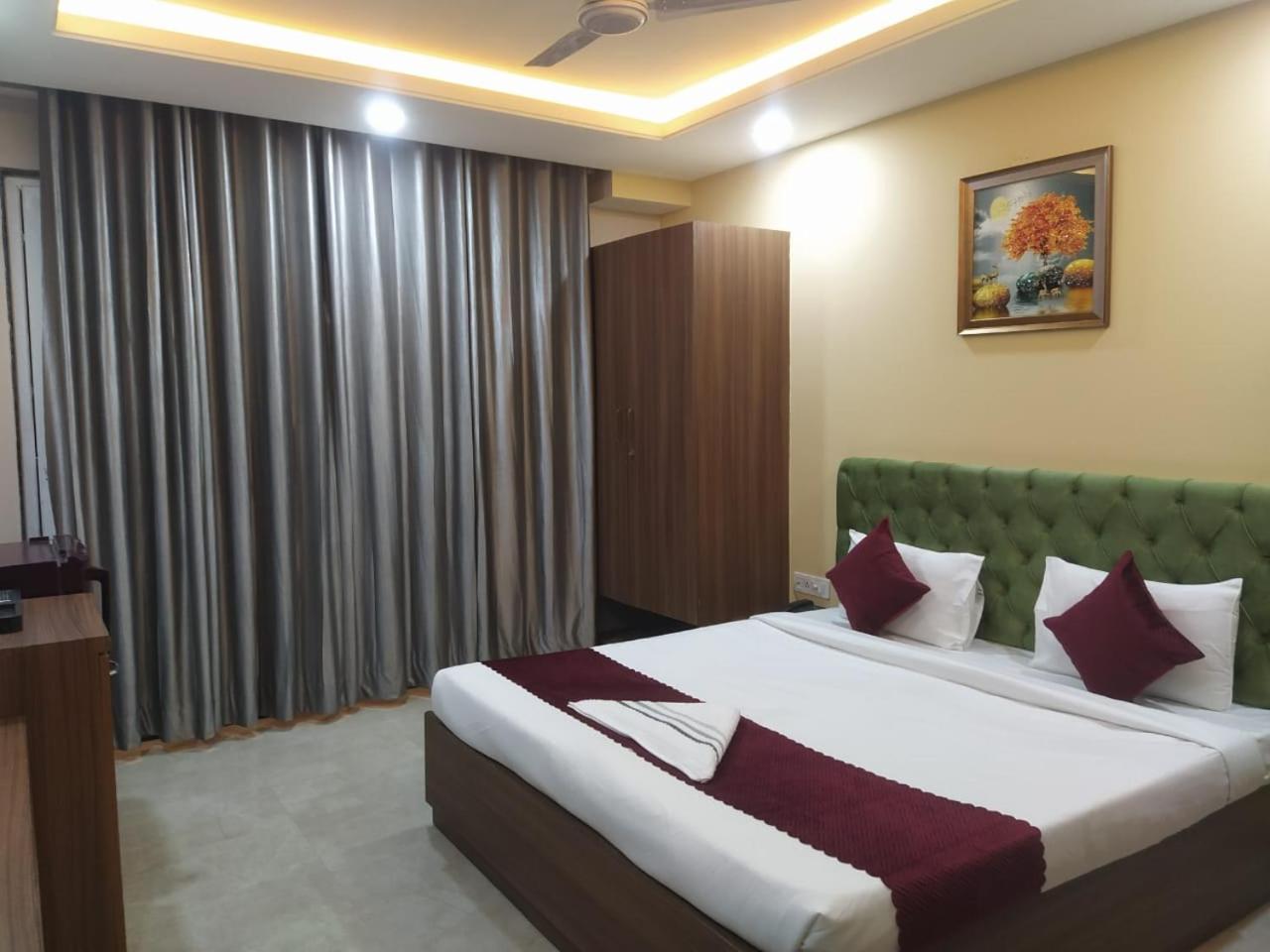 Limewood Stay - Near Golf Course Road Gurgaon Eksteriør billede