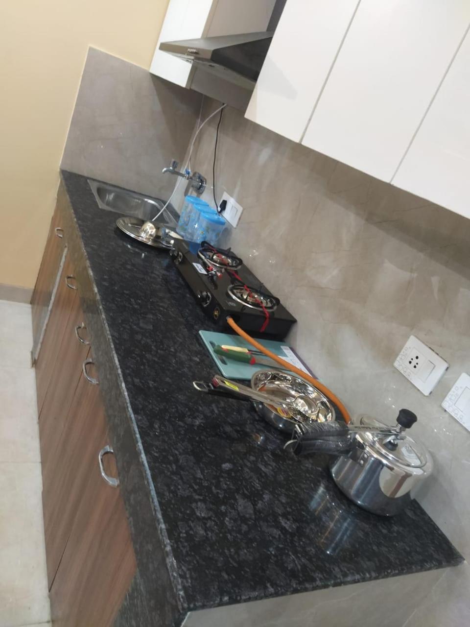 Limewood Stay - Near Golf Course Road Gurgaon Eksteriør billede